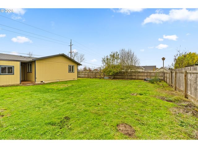 955 TERRITORIAL St, Harrisburg, OR 97446
