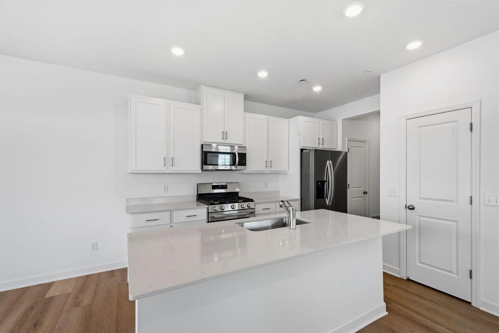 6143 205th Cove N, Forest Lake, MN 55025 — photo 2