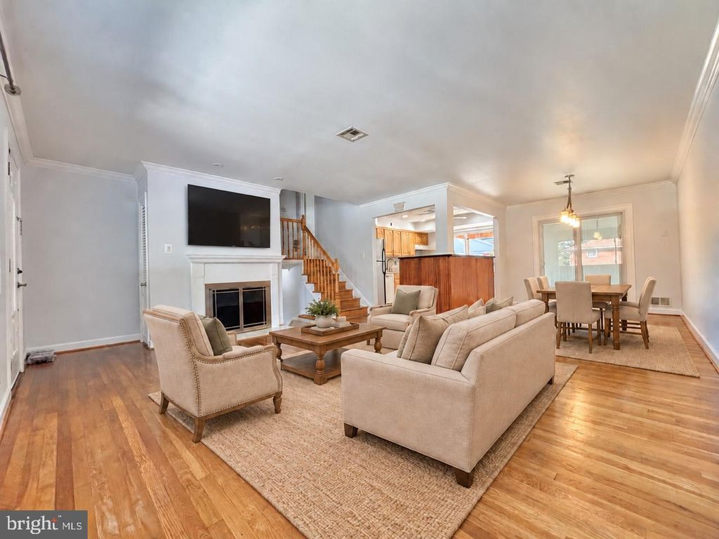 10406 CONOVER, Silver Spring, MD 20902