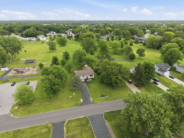 4066 Kingsway Drive, Crown Point, IN 46307