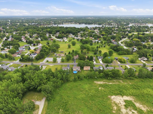 4066 Kingsway Drive, Crown Point, IN 46307