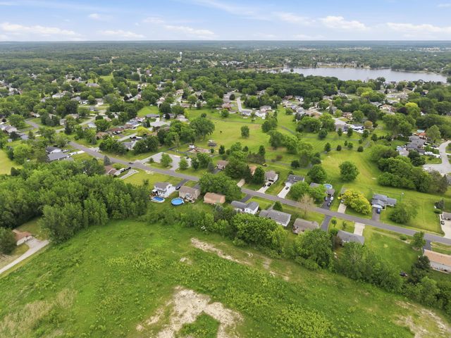 4066 Kingsway Drive, Crown Point, IN 46307