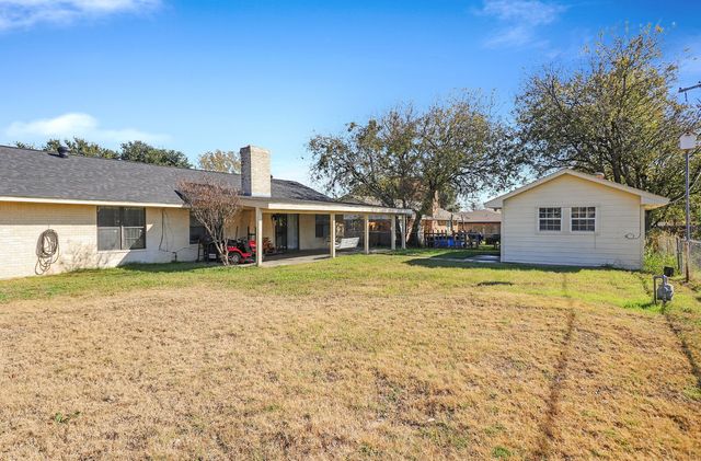 130 Lumpkin Drive, Ennis, TX 75119
