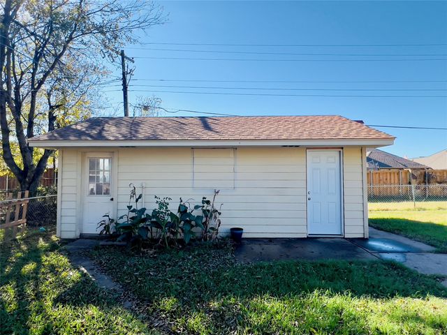 130 Lumpkin Drive, Ennis, TX 75119