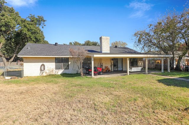 130 Lumpkin Drive, Ennis, TX 75119