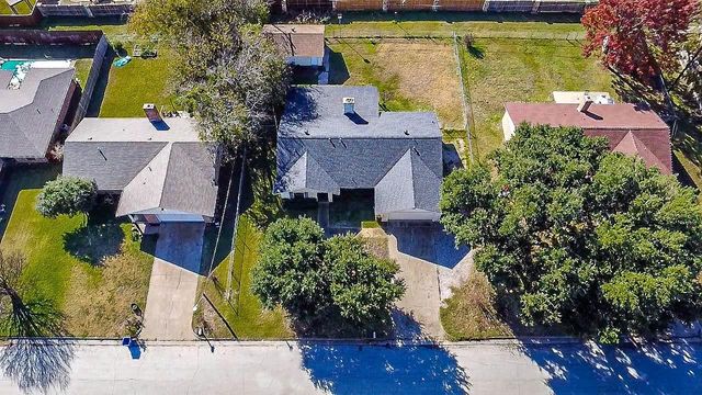 130 Lumpkin Drive, Ennis, TX 75119