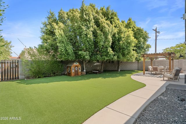 4330 E DEVONSHIRE Avenue, Phoenix, AZ 85018