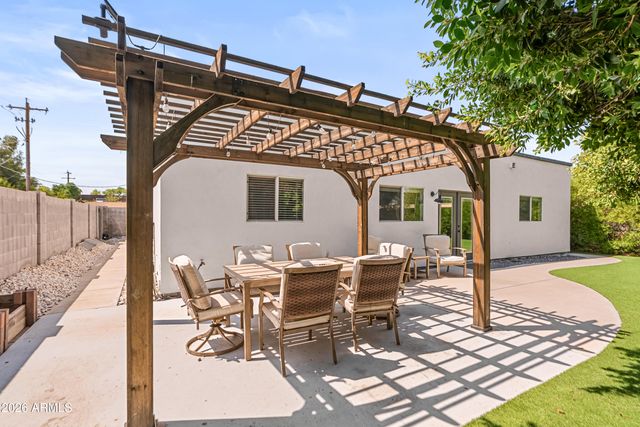 4330 E DEVONSHIRE Avenue, Phoenix, AZ 85018