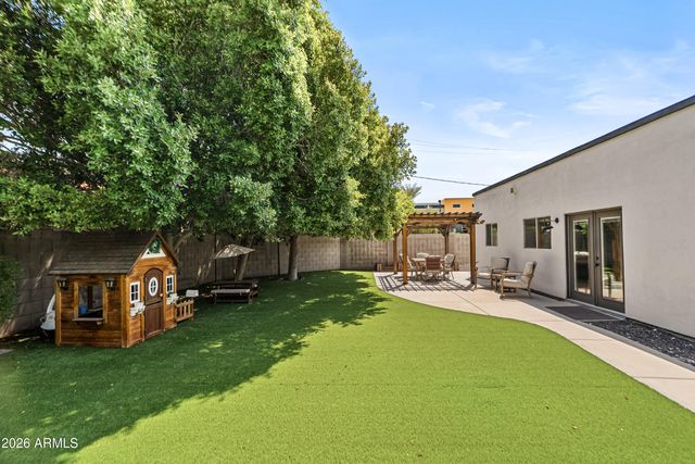 4330 E DEVONSHIRE Avenue, Phoenix, AZ 85018