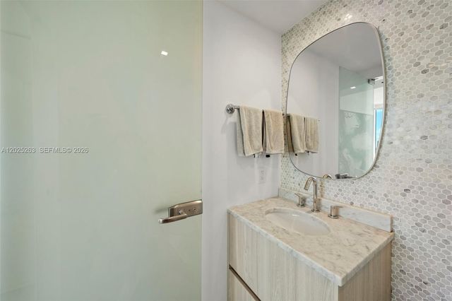 1000 S Pointe Dr 2803, Miami Beach, FL 33139
