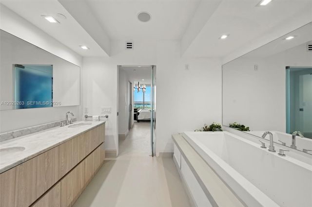 1000 S Pointe Dr 2803, Miami Beach, FL 33139