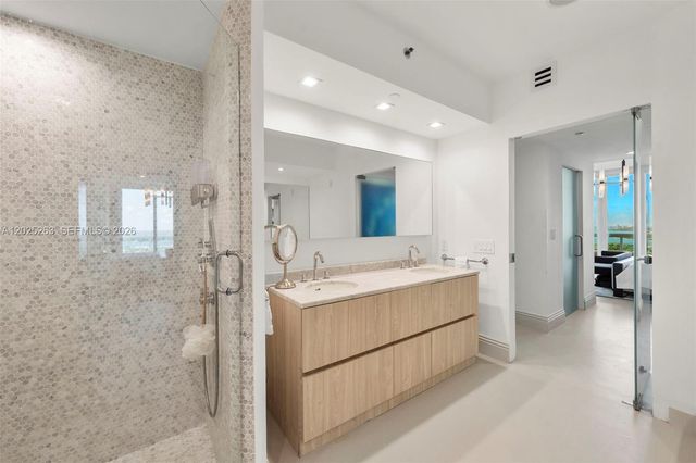 1000 S Pointe Dr 2803, Miami Beach, FL 33139