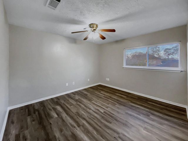 706 S Diamondhead Boulevard, Crosby, TX 77532