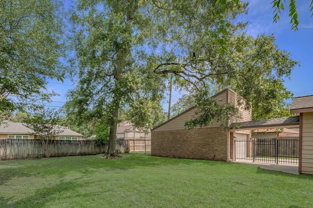 706 S Diamondhead Boulevard, Crosby, TX 77532
