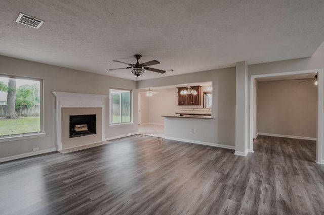706 S Diamondhead Boulevard, Crosby, TX 77532