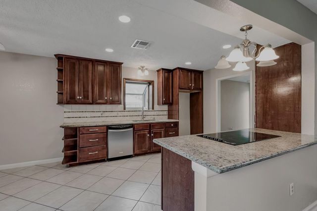 706 S Diamondhead Boulevard, Crosby, TX 77532