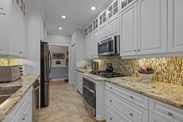 9804 Clarendon Drive, Emerald Isle, NC 28594