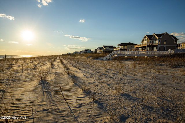 9804 Clarendon Drive, Emerald Isle, NC 28594