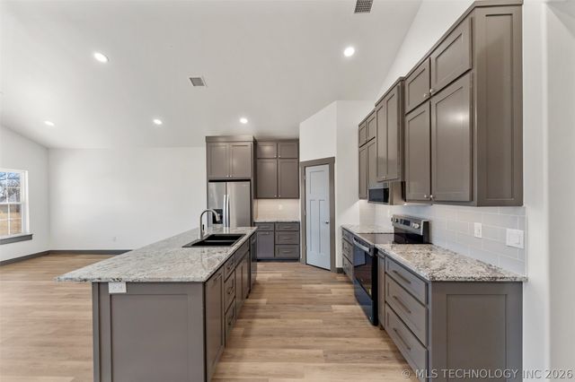 205 Lindsey Avenue, Adair, OK 74330