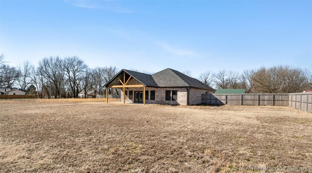 205 Lindsey Avenue, Adair, OK 74330