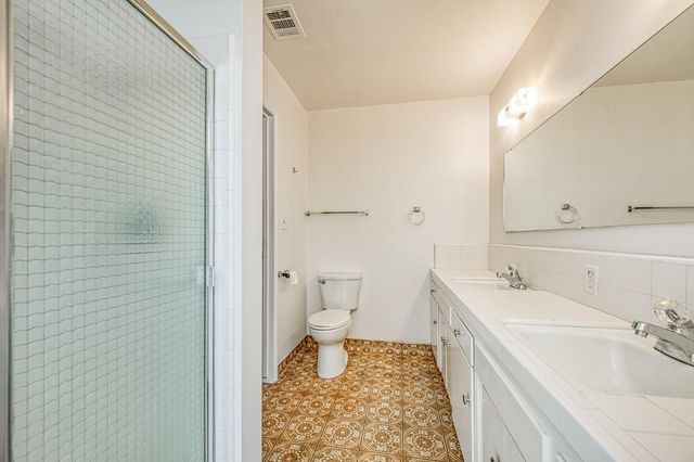 786 E Dovewood Lane, Fresno, CA 93710
