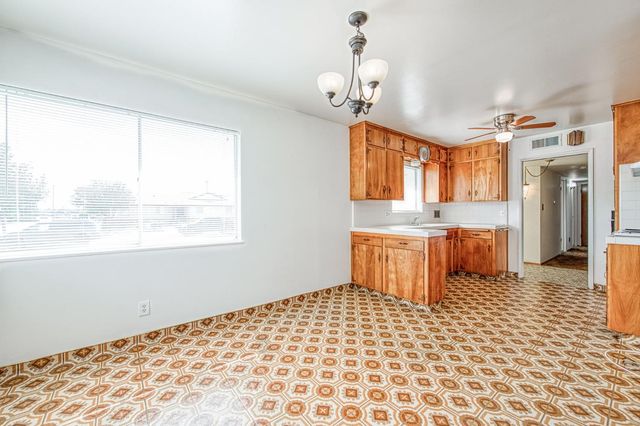 786 E Dovewood Lane, Fresno, CA 93710