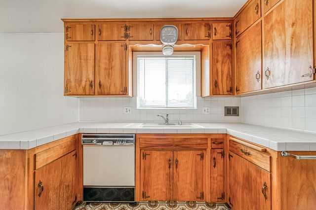 786 E Dovewood Lane, Fresno, CA 93710