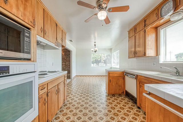 786 E Dovewood Lane, Fresno, CA 93710