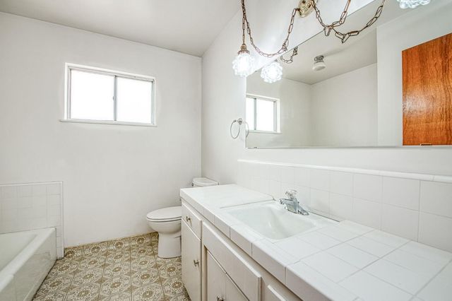 786 E Dovewood Lane, Fresno, CA 93710