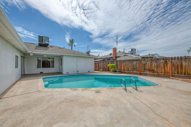 786 E Dovewood Lane, Fresno, CA 93710