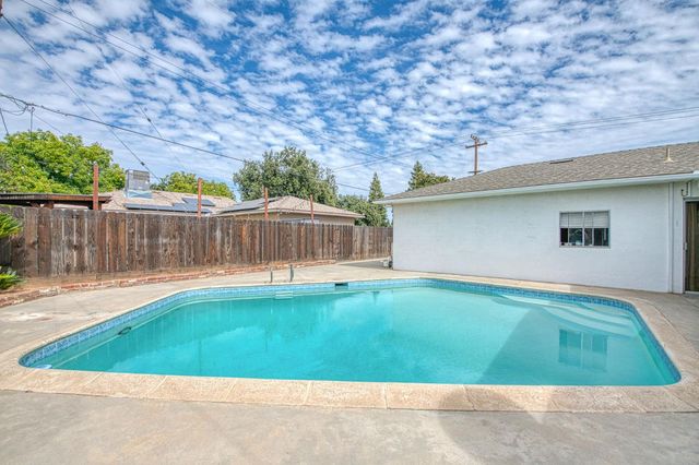786 E Dovewood Lane, Fresno, CA 93710