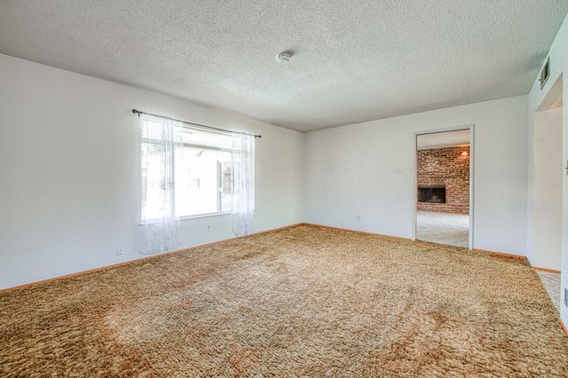 786 E Dovewood Lane, Fresno, CA 93710