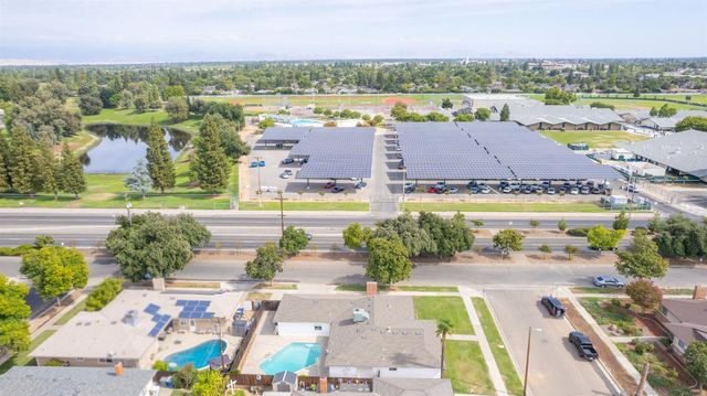 786 E Dovewood Lane, Fresno, CA 93710