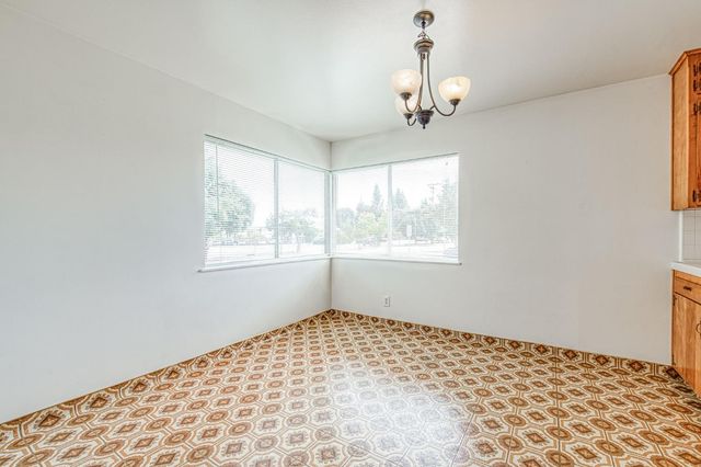 786 E Dovewood Lane, Fresno, CA 93710