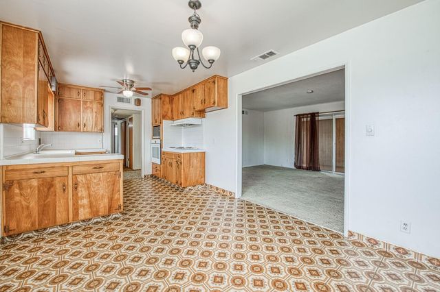 786 E Dovewood Lane, Fresno, CA 93710