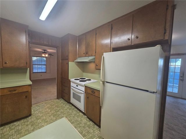 305 S Pasadena Dr, Kingsville, TX 78363