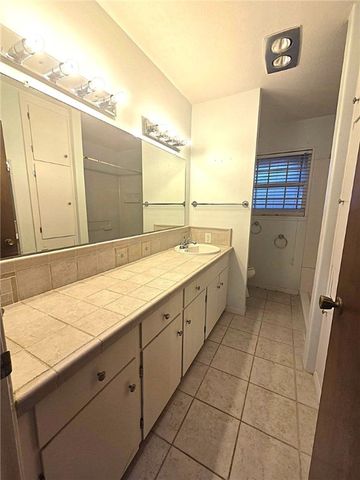 305 S Pasadena Dr, Kingsville, TX 78363