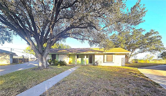 305 S Pasadena Dr, Kingsville, TX 78363