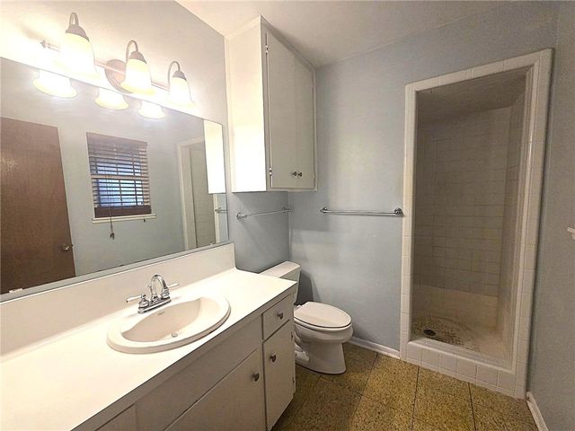 305 S Pasadena Dr, Kingsville, TX 78363