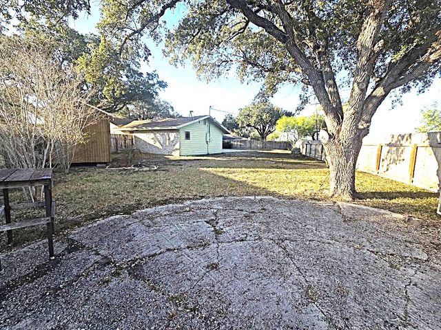 305 S Pasadena Dr, Kingsville, TX 78363