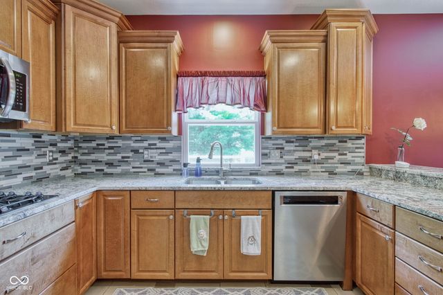 10126 Hawks Lake Drive, Fishers, IN 46037