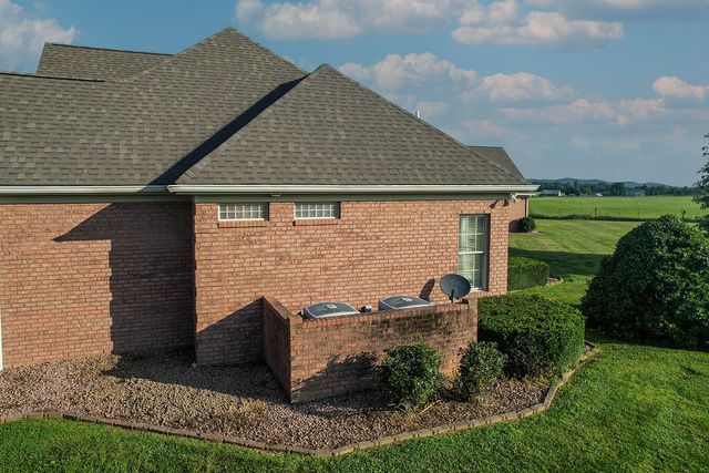 168 Master Court, Hustonville, KY 40437