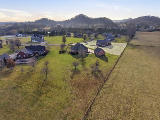 168 Master Court, Hustonville, KY 40437