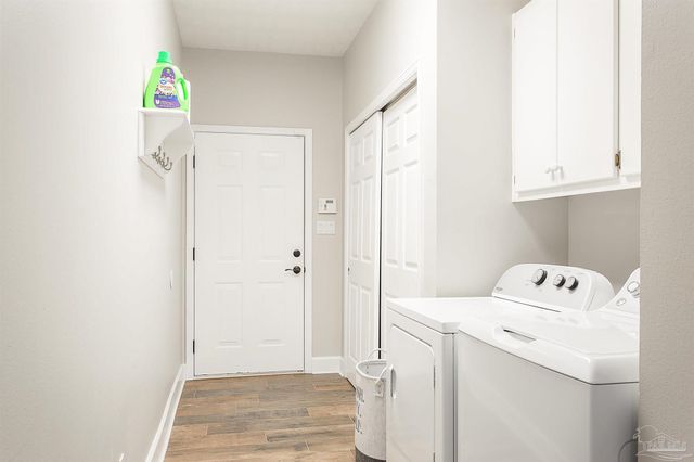 1328 Tour Dr, Gulf Breeze, FL 32563