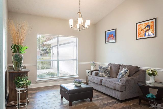 1328 Tour Dr, Gulf Breeze, FL 32563