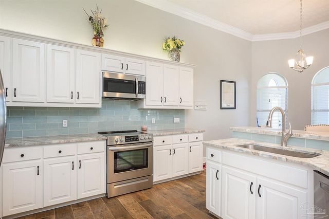 1328 Tour Dr, Gulf Breeze, FL 32563