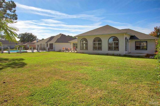 1328 Tour Dr, Gulf Breeze, FL 32563