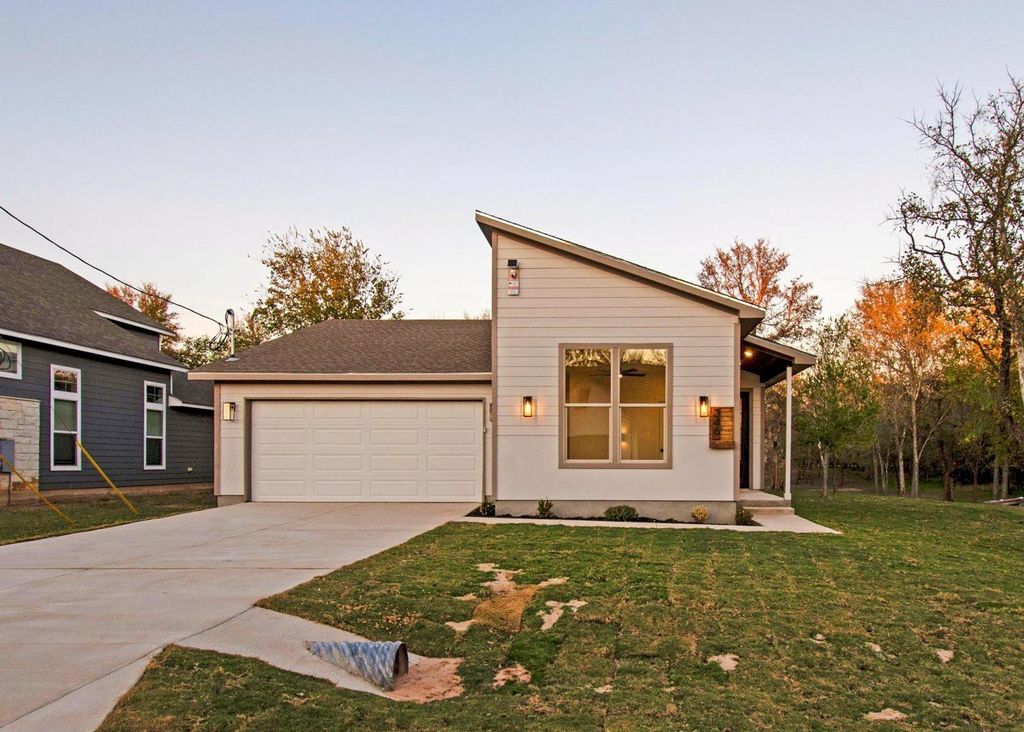 346 Nene LN, Bastrop, TX 78602