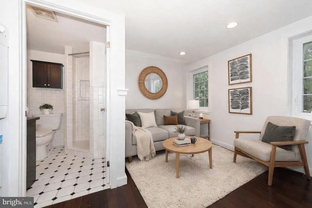 9 BRISTOW PL, Philadelphia, PA 19123