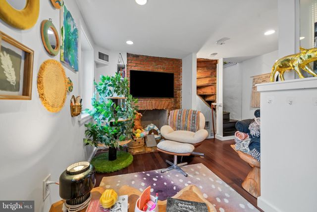 9 BRISTOW PL, Philadelphia, PA 19123